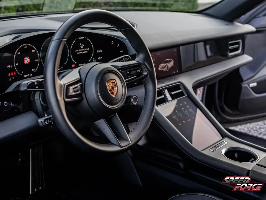Interior Porsche Taycan Sport Turismo FACELIFT