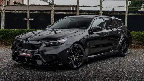 Header BMW M5 Touring PHEV